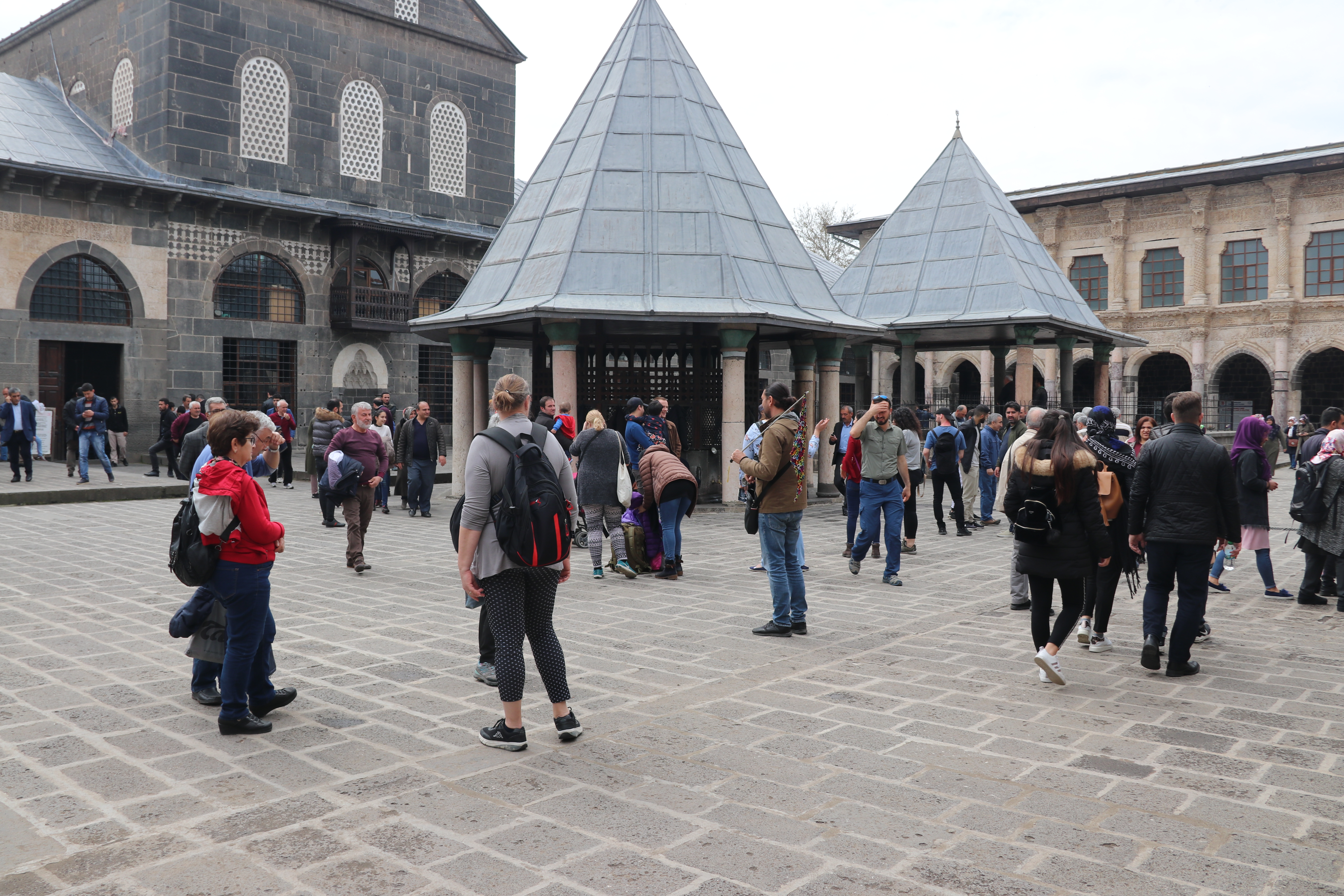  FOTO - Diyarbakır'a turist akını